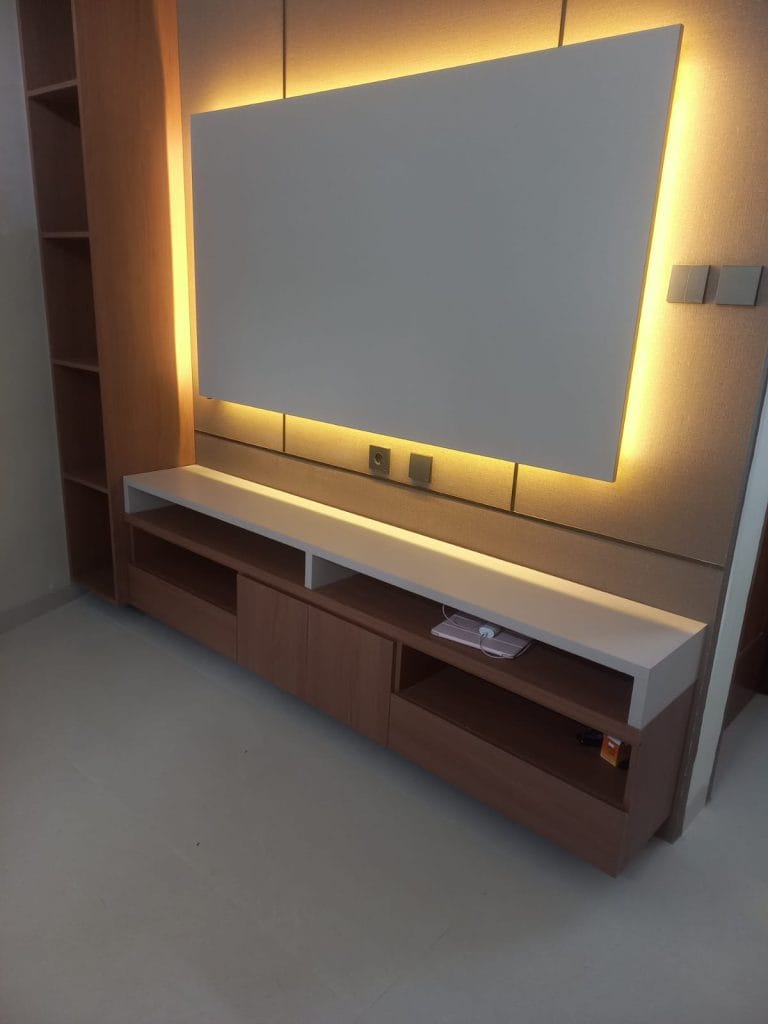 penerapan interior backdrop tv dari karya ruang